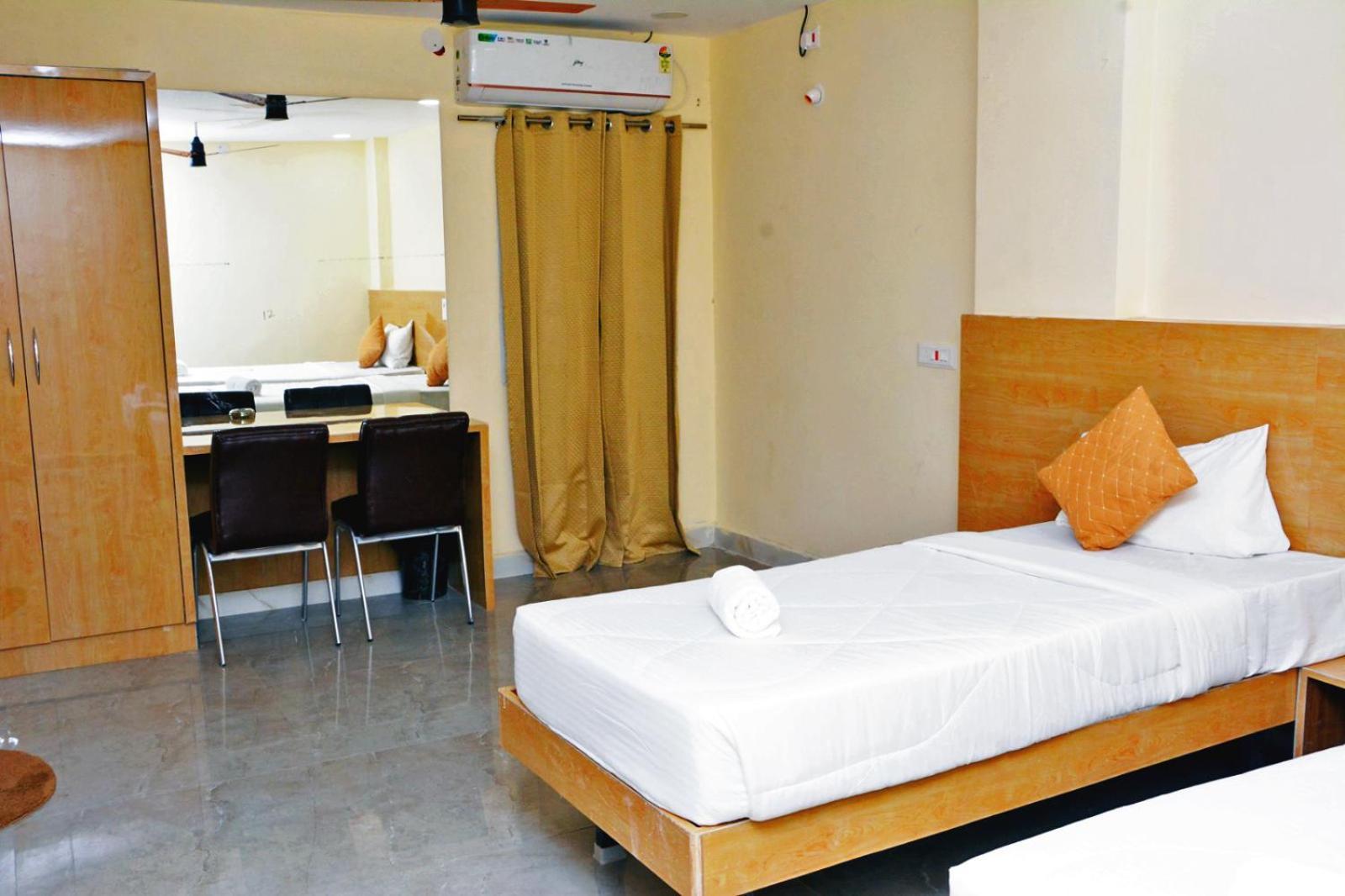 Udupi Deluxe Lodge Gulbarga جولبارجا المظهر الخارجي الصورة