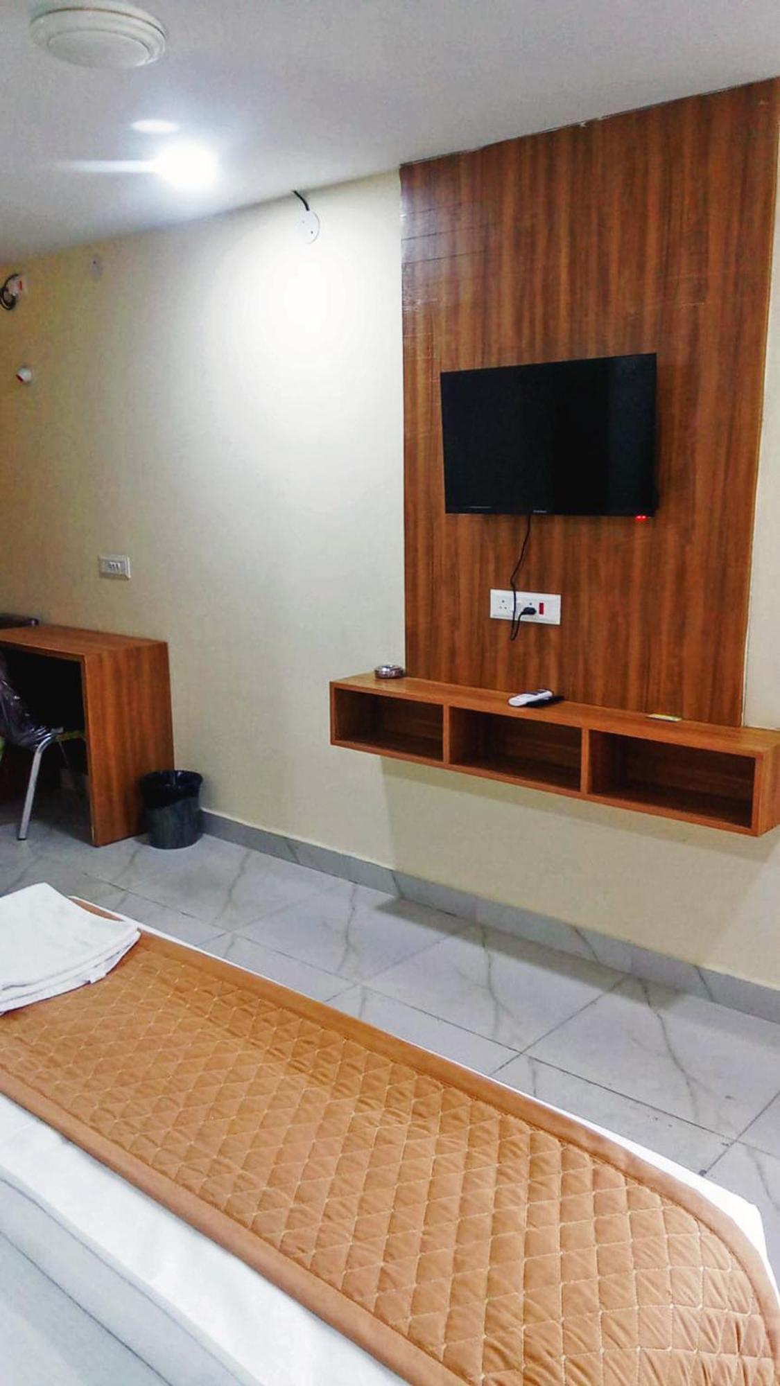 Udupi Deluxe Lodge Gulbarga جولبارجا المظهر الخارجي الصورة