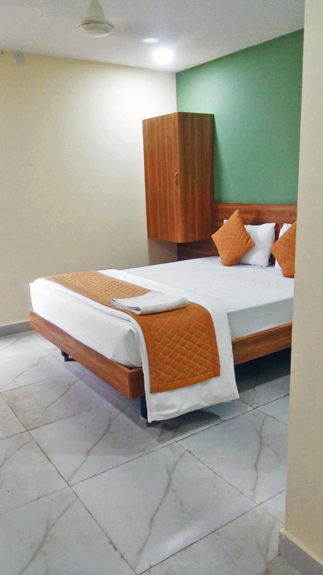 Udupi Deluxe Lodge Gulbarga جولبارجا المظهر الخارجي الصورة