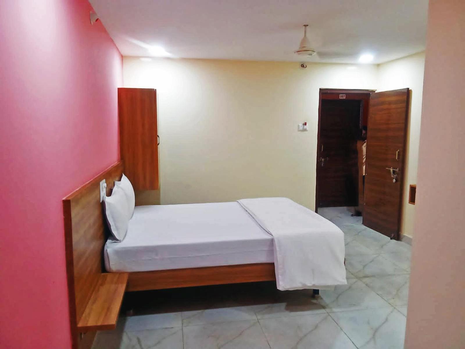Udupi Deluxe Lodge Gulbarga جولبارجا المظهر الخارجي الصورة