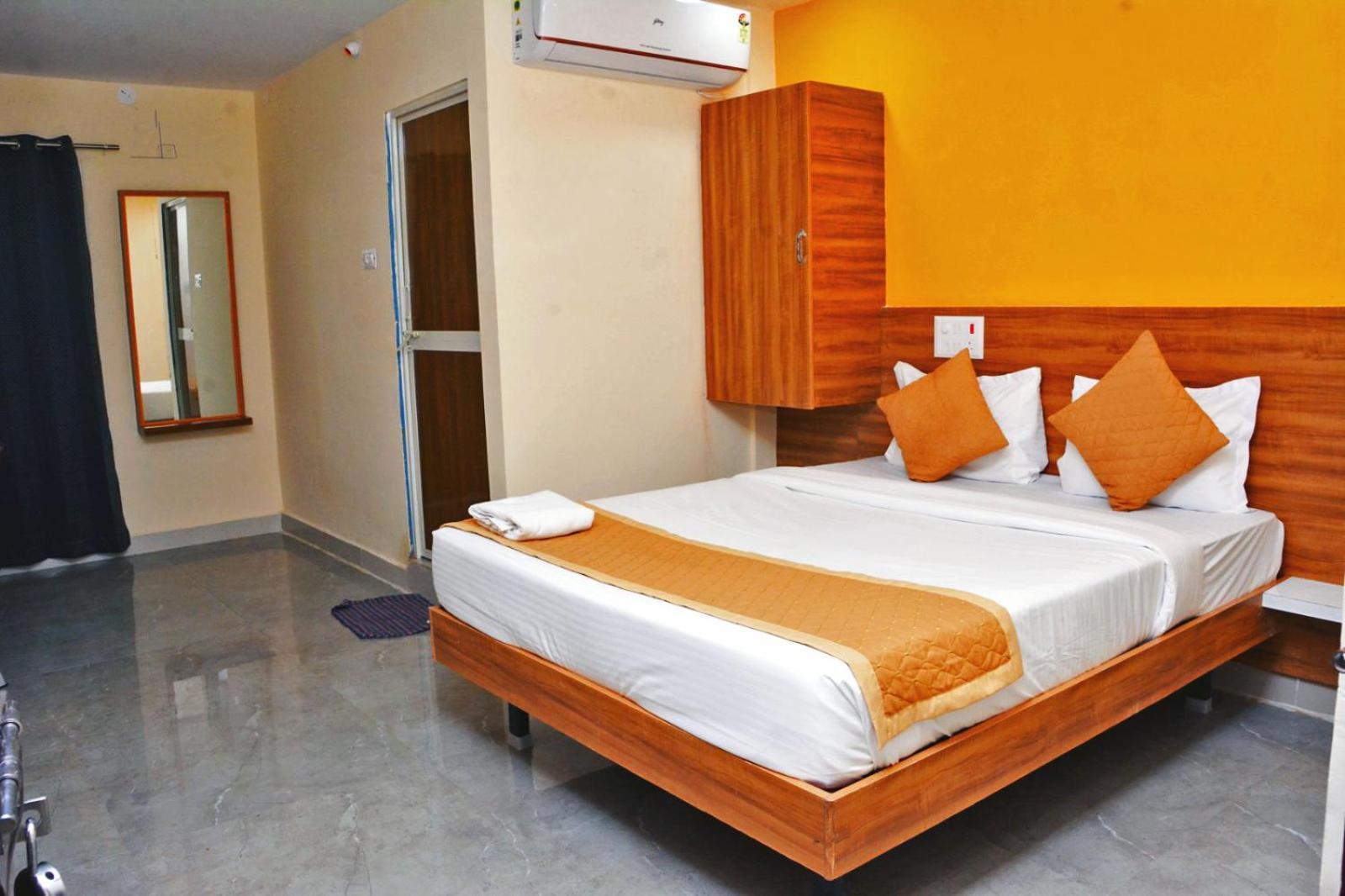 Udupi Deluxe Lodge Gulbarga جولبارجا المظهر الخارجي الصورة