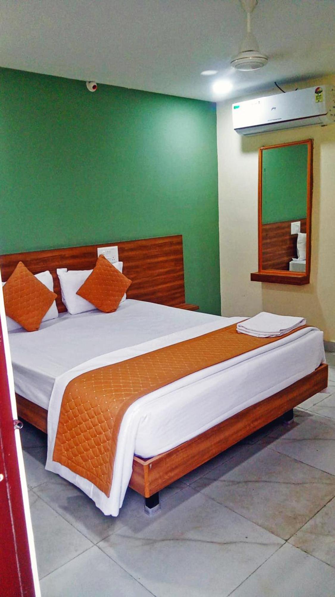 Udupi Deluxe Lodge Gulbarga جولبارجا المظهر الخارجي الصورة
