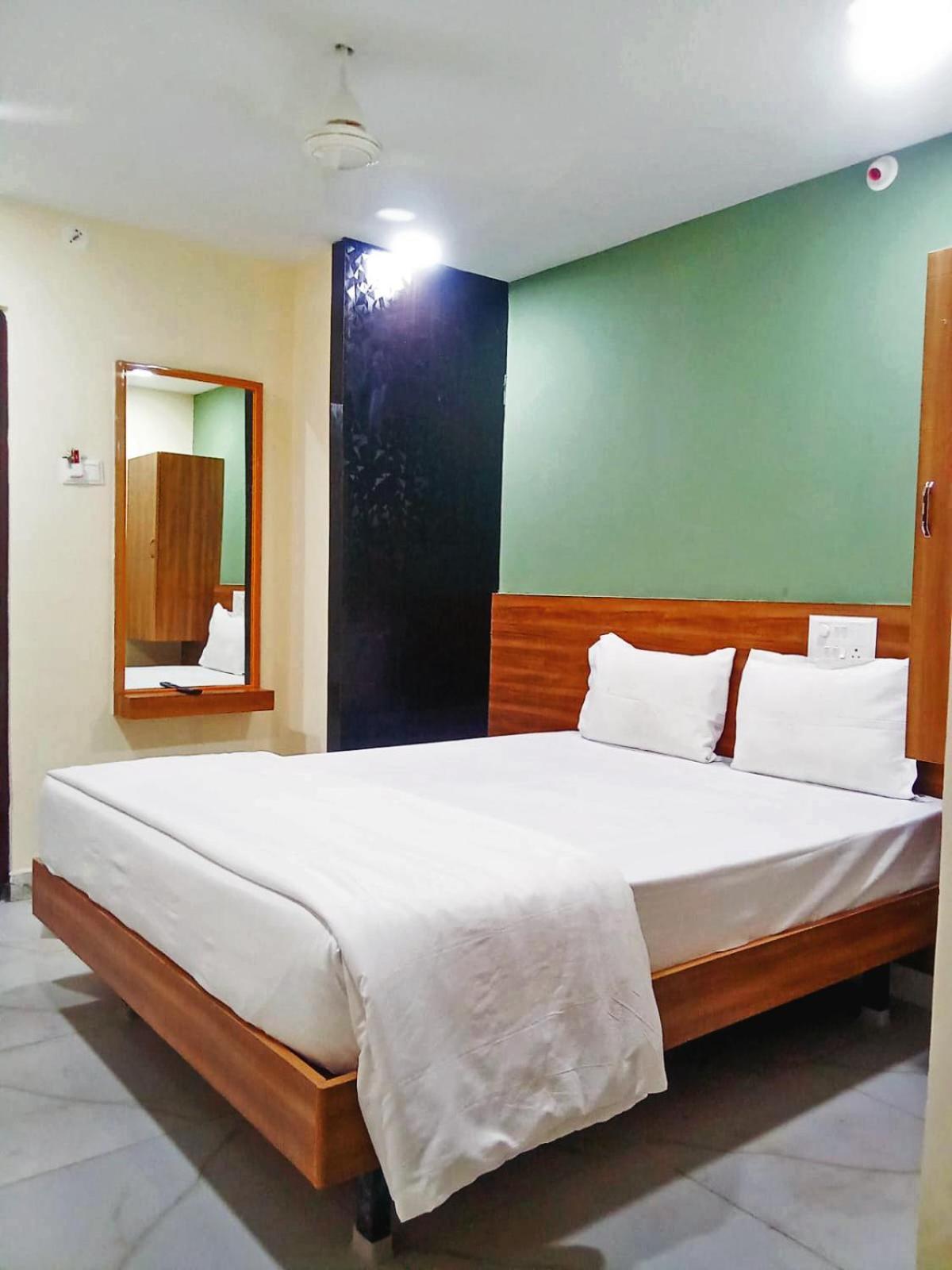 Udupi Deluxe Lodge Gulbarga جولبارجا المظهر الخارجي الصورة