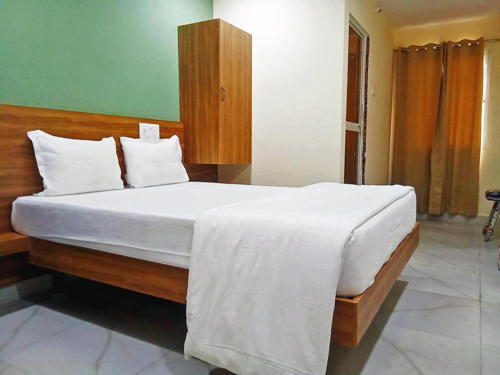 Udupi Deluxe Lodge Gulbarga جولبارجا المظهر الخارجي الصورة