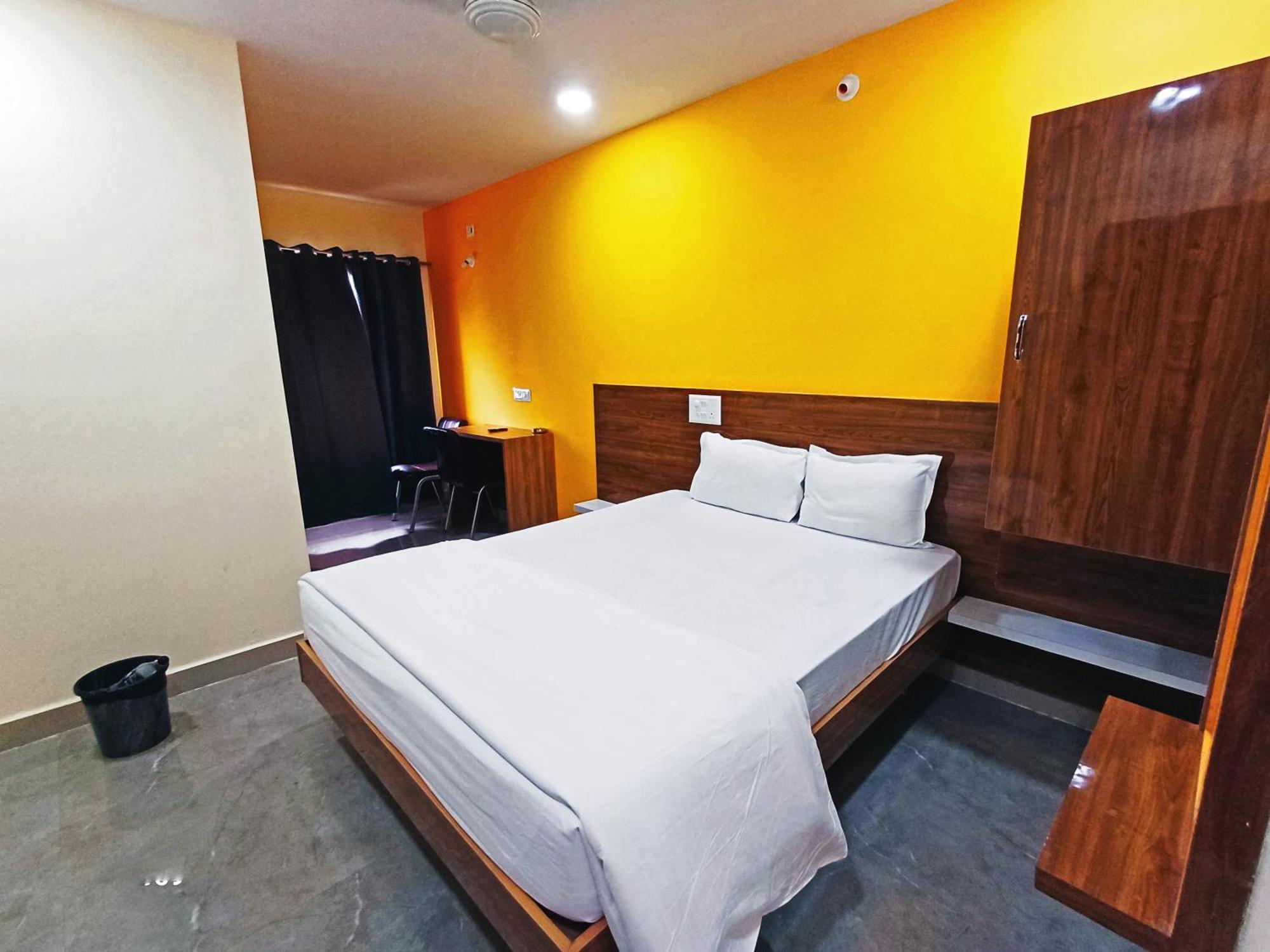 Udupi Deluxe Lodge Gulbarga جولبارجا المظهر الخارجي الصورة